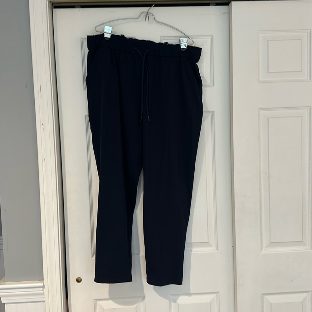 Lululemon size 16 navy pants